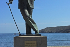 La statue de Dali sur la plage de Cadaquès